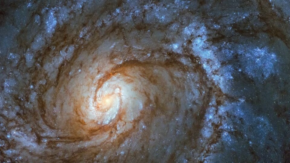 NASA가 공개한 1조 개 별의 나선 은하 M100