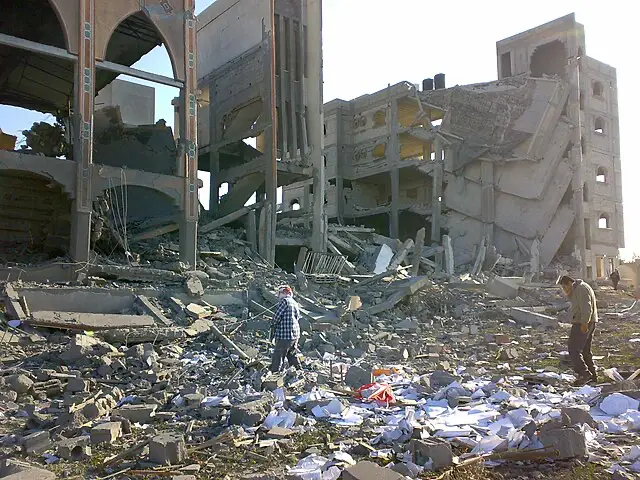 이스라엘의 가자 공격 중에 파괴된 라파의 건물 (2009년, 위키피디아)